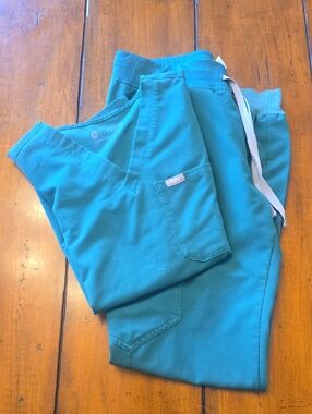 Figs Womens Hunter Green Set